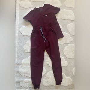 FIGS Scrubs Set